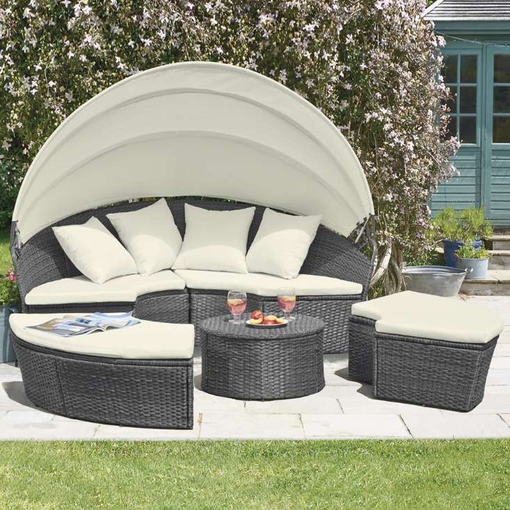 5 Outdoor Daybed Models for an Enjoyable Nap Time Description