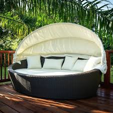 Common round daybed with canopy