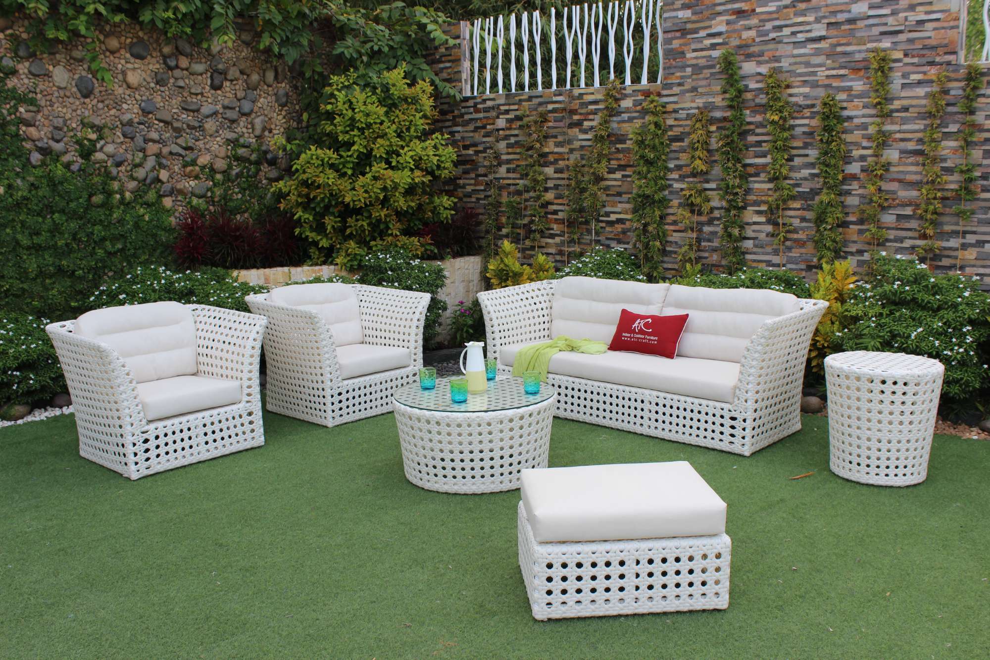 Avoid These Mistakes When Decorating Your Outdoor Spaces