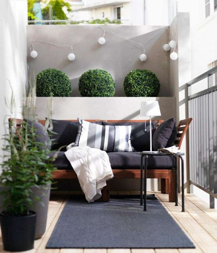 Relaxing outdoor space on a small balcony