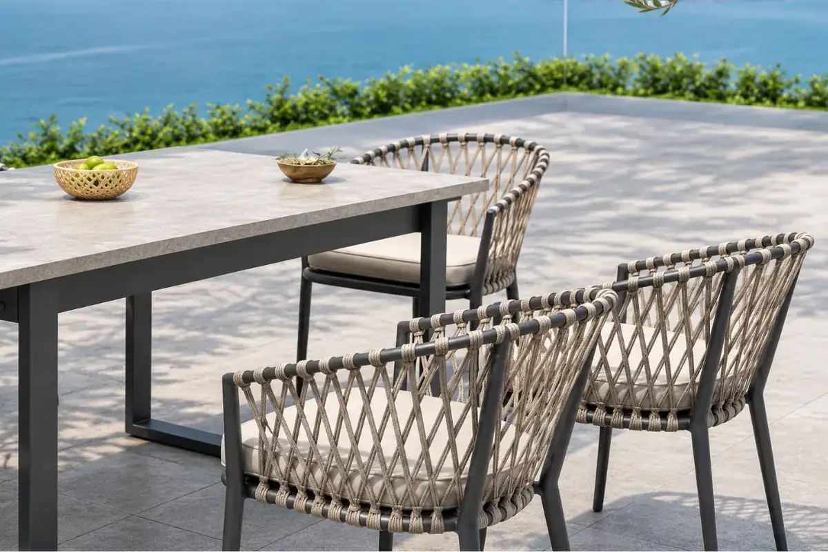 Ghế Ăn Ngoài Trời Chống Chịu Thời Tiết Cho Nhà Hàng: Nhôm, Gỗ Teak Và Mây Nhựa HDPE