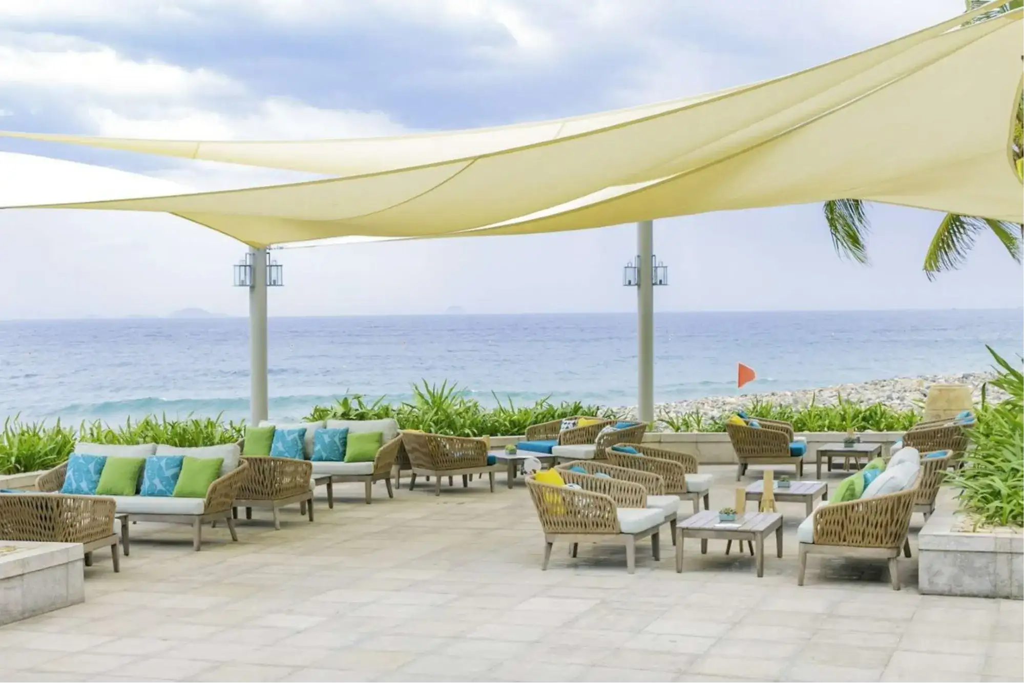 Dù che ngoài trời giải pháp vừa che nắng vừa che khói bụi từ môi trường