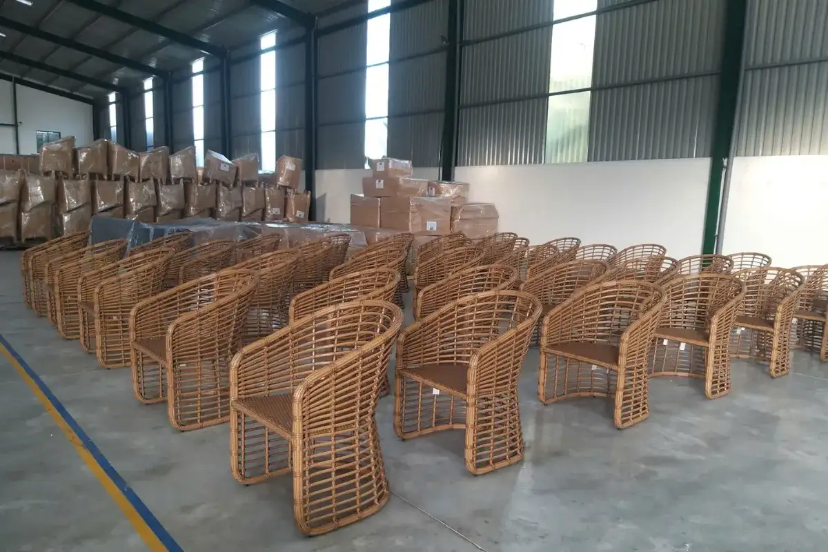 Chủ động nguồn nguyên vật liệu là lợi thế to lớn của những nhà máy sản xuất nội thất ngoài trời bằng mây nhựa sỉ tại quy nhơn