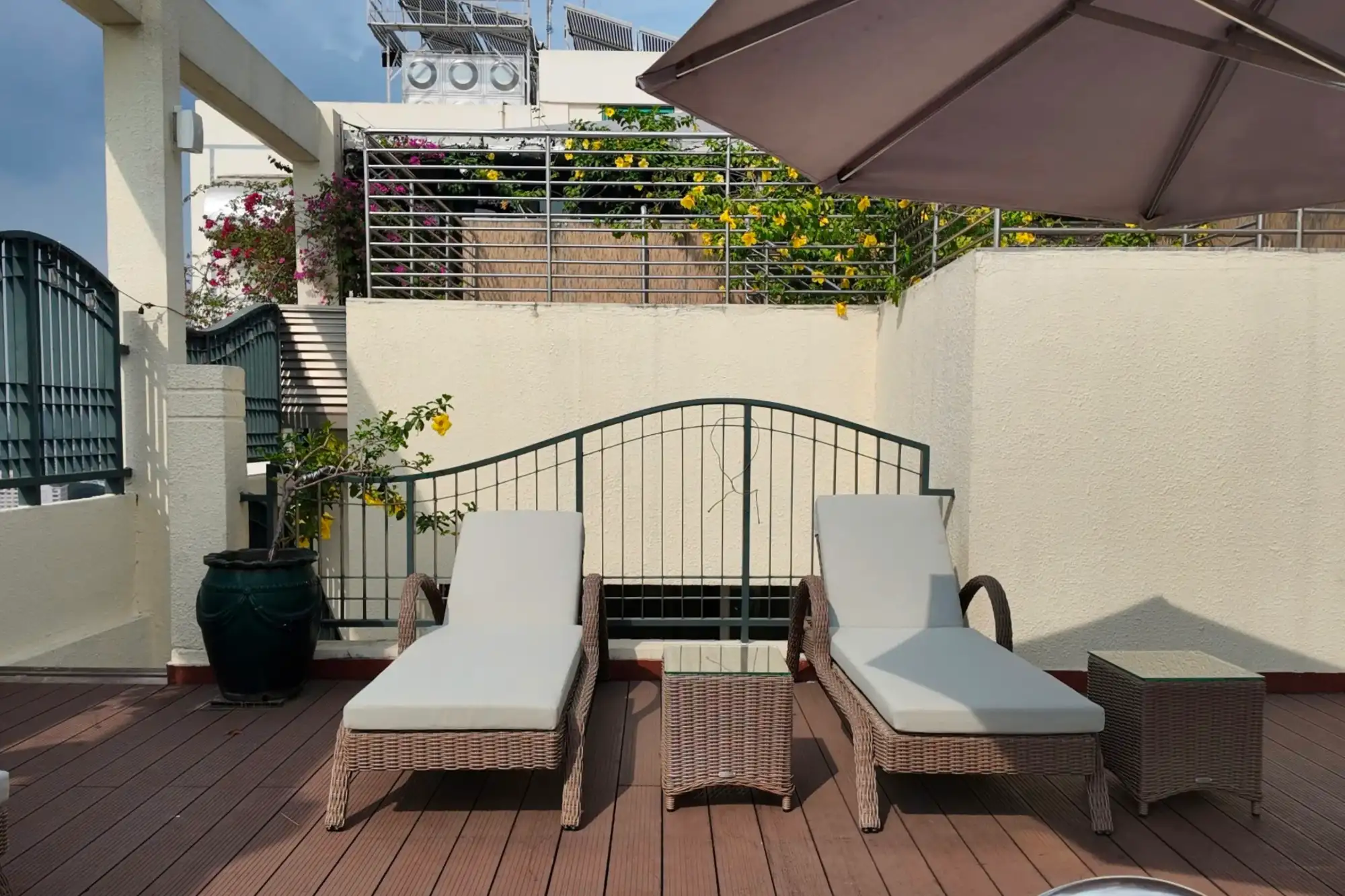 sun-loungers-and-outdoor-daybeds2.webp