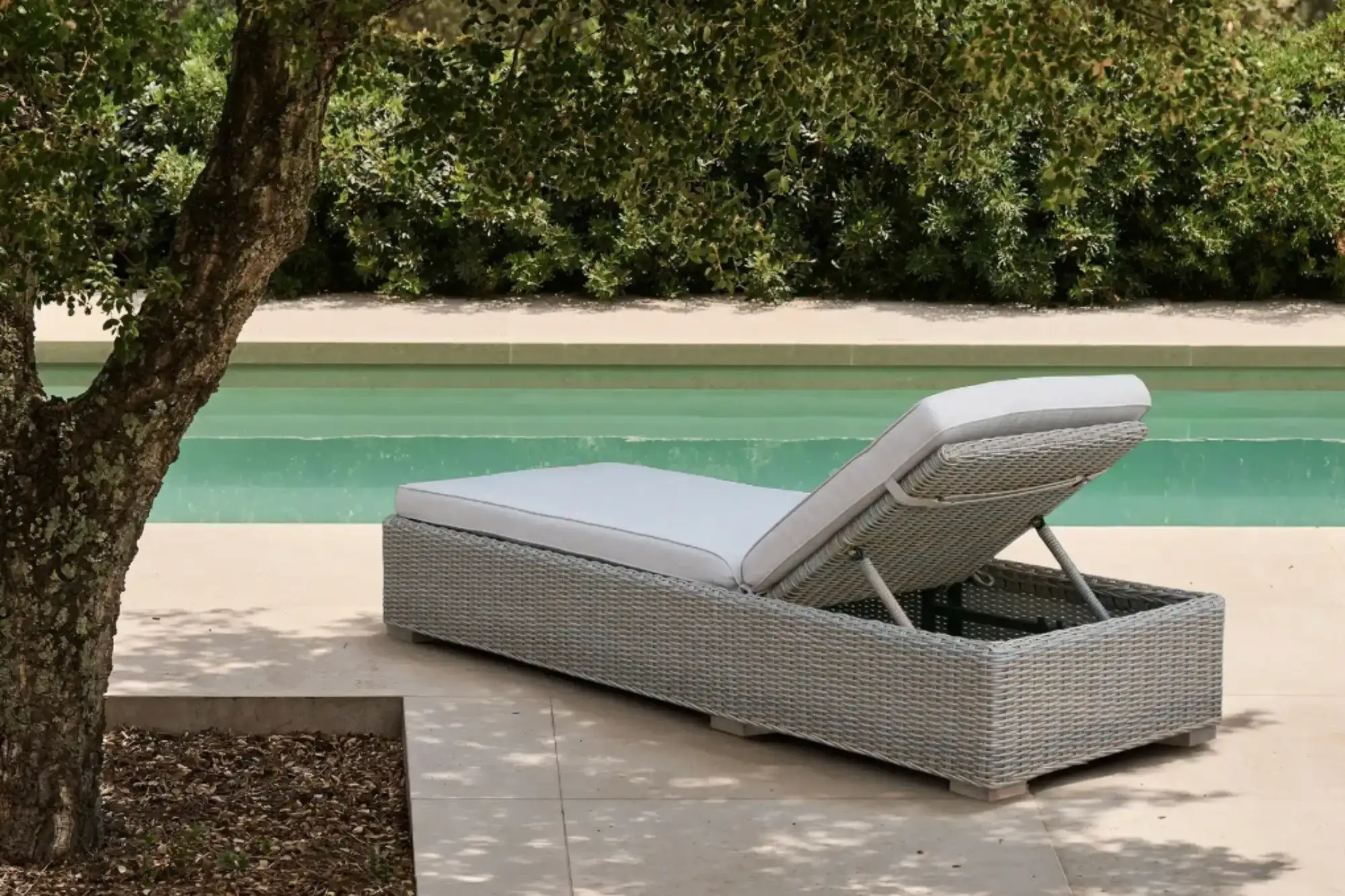 sun-loungers-and-outdoor-daybeds4.webp