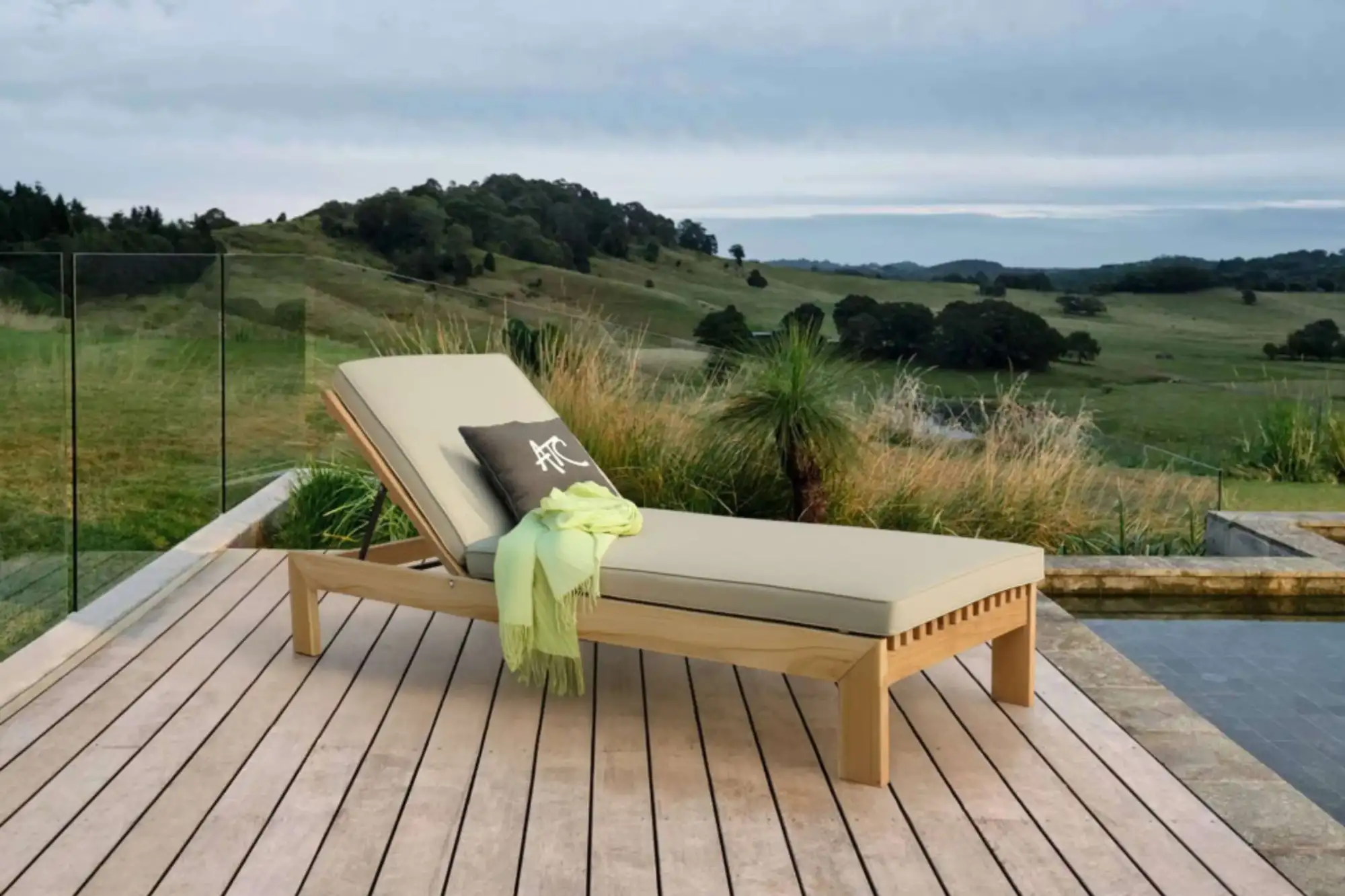 sun-loungers-and-outdoor-daybeds9.webp