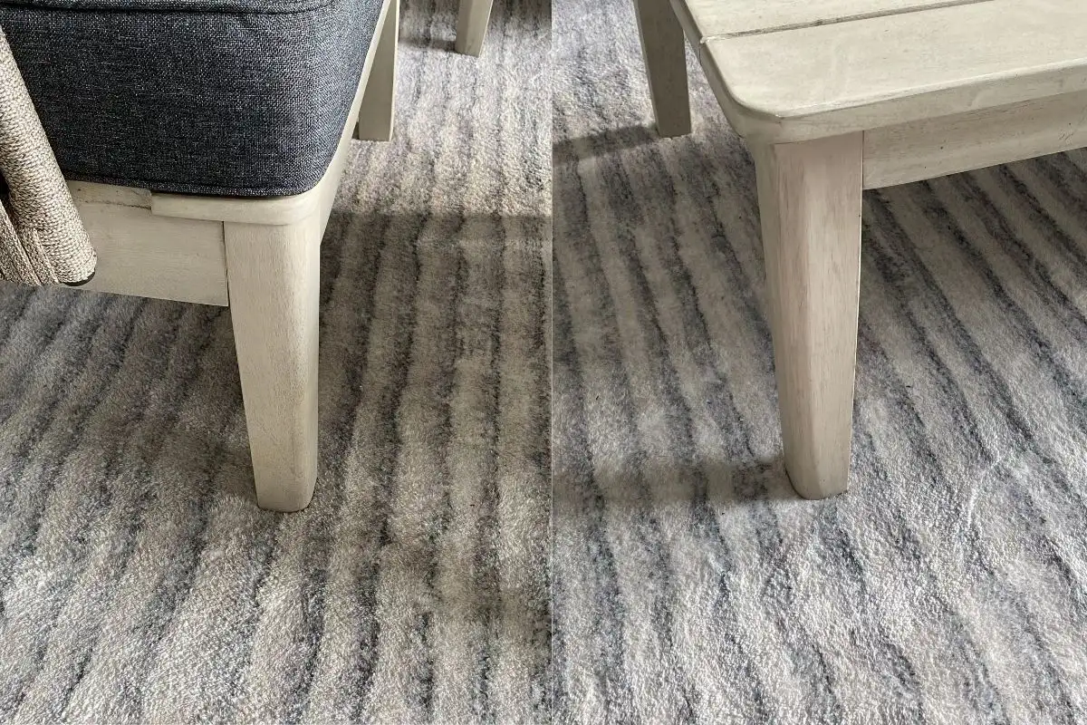 Protective mat placed under the legs of outdoor wooden furniture to prevent direct contact with the floor, helping protect the wood from moisture and scratches.