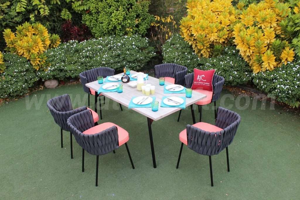 Remarkable colours for wicker dining set