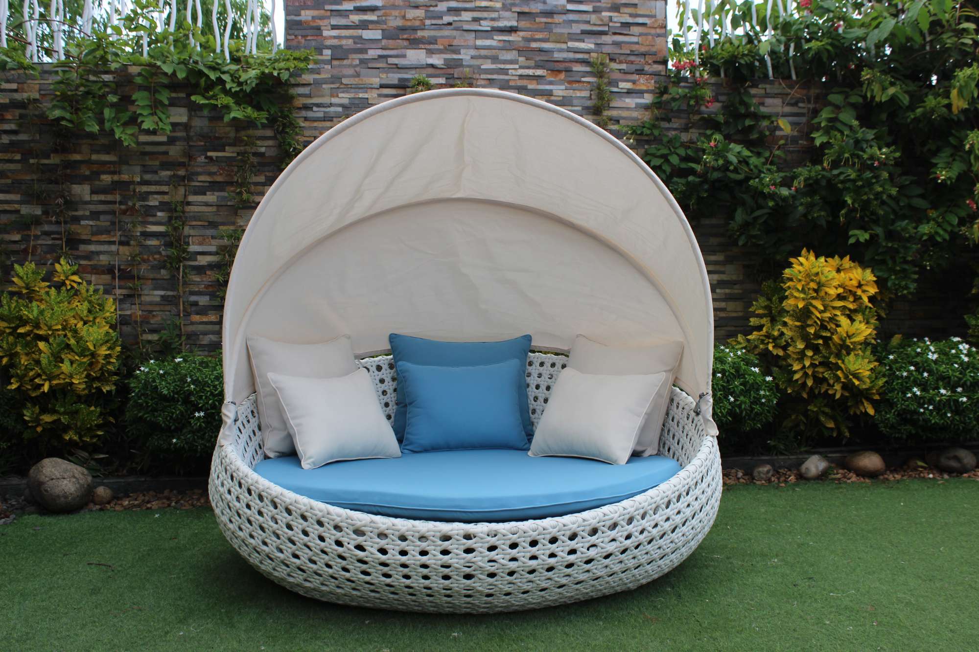 Shaded sunbed design for outdoor lounging spaces