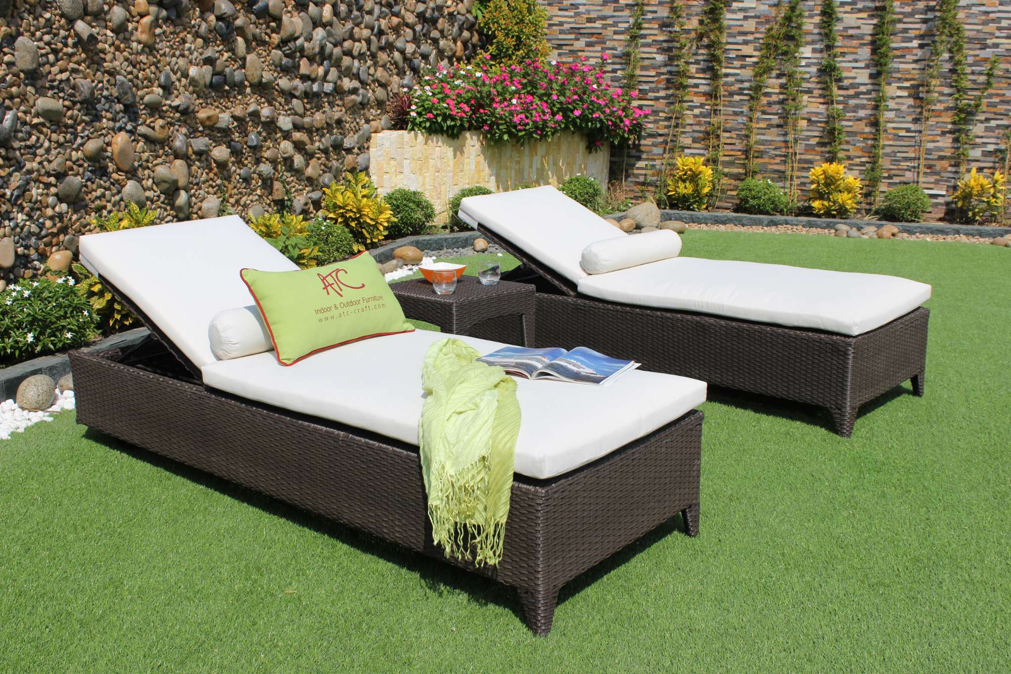 Ideal daybed furniture for relaxing outdoor spaces