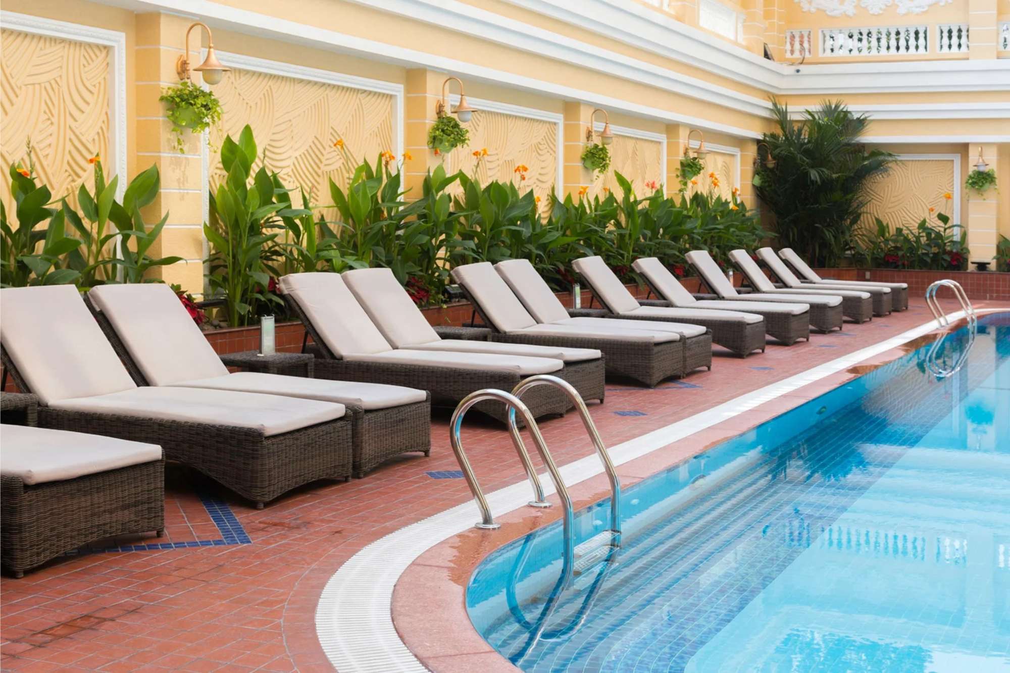 Guide to Choose Durable Outdoor Furniture for Hotels