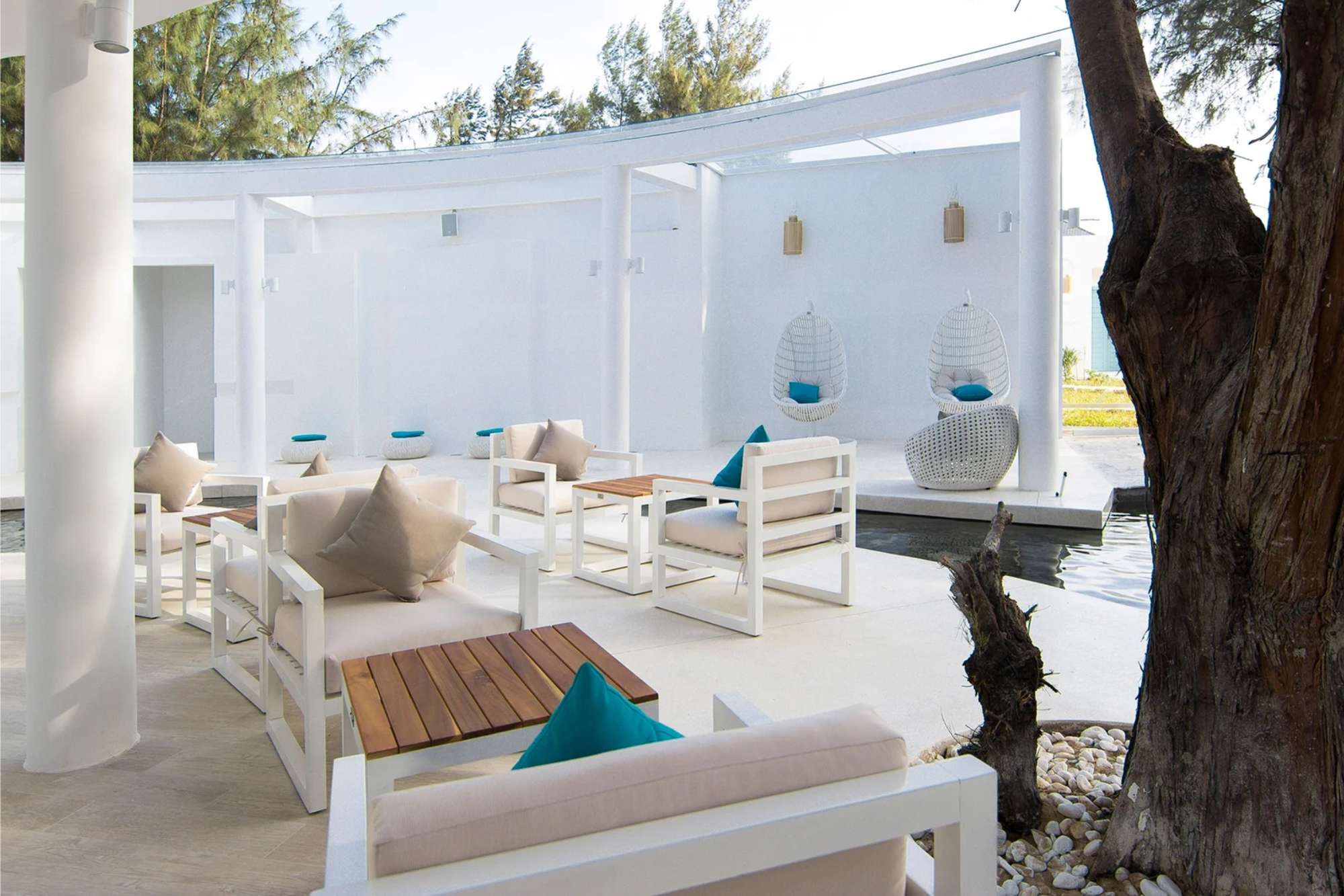 Outdoor hotel seating with ergonomic design, offering maximum comfort for guests during their stay.