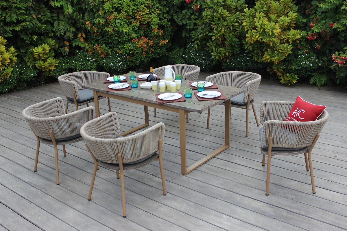 Images of Outdoor Dining Tables at Luxury Hotels and Resorts for Hotel Balcony Furniture Wholesale