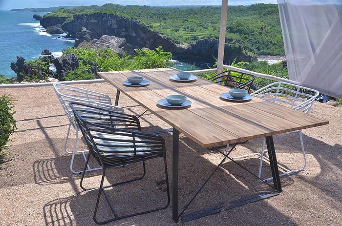 Take good care of your outdoor teak furniture