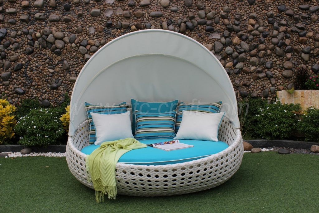3 Outdoor Wicker Daybeds For Your Best Nap Time