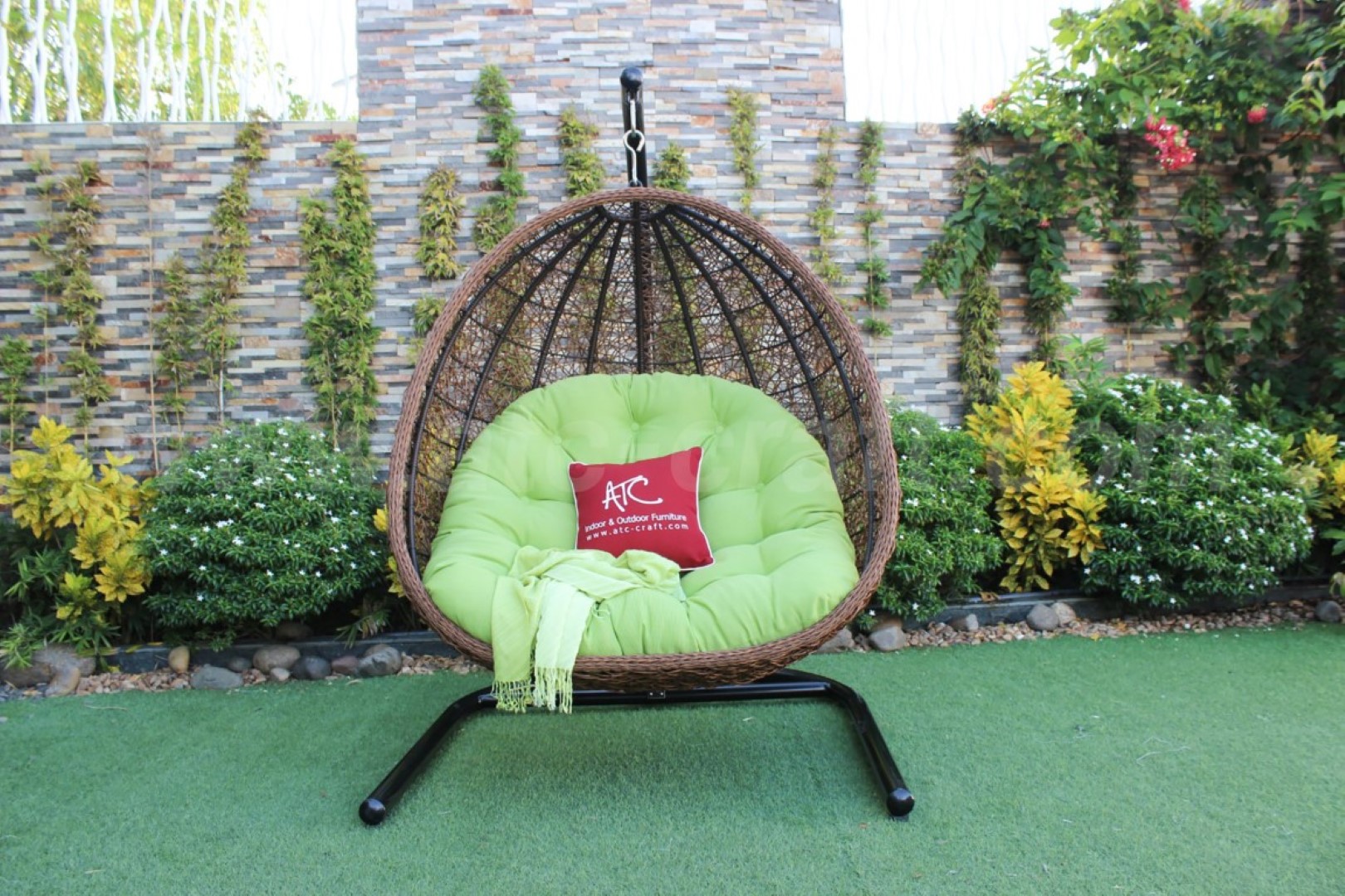 Wicker shaped nest egg chair for outdoor space RAHM-027