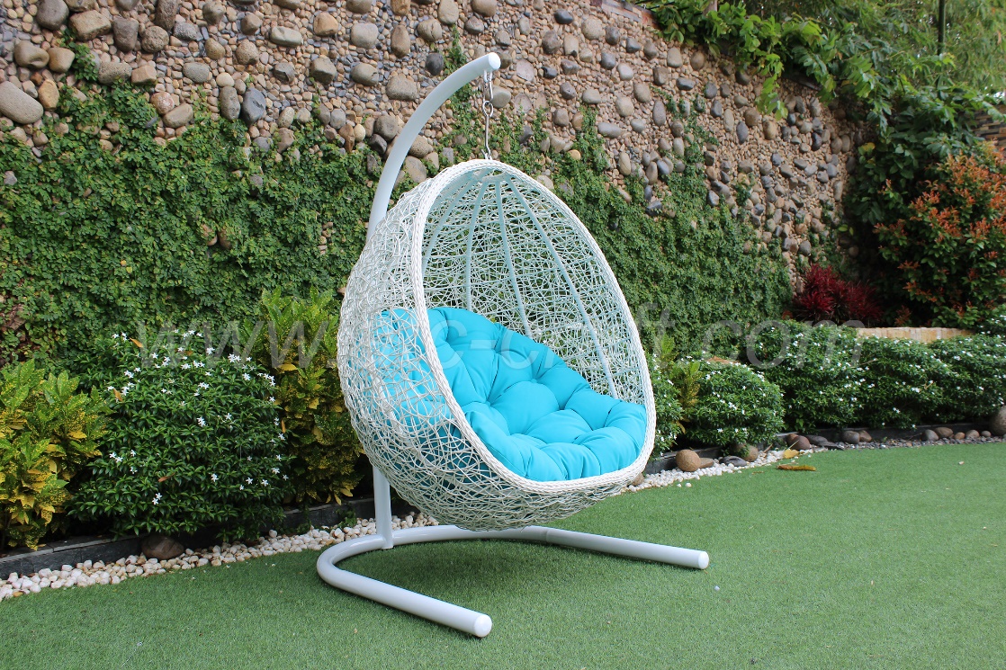 This lovely synthetic rattan outdoor hammock can be anywhere in your place