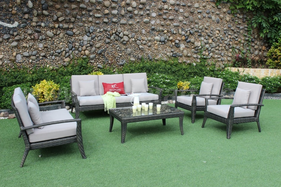 Using the best outdoor specialized materials for outdoor patio furniture set
