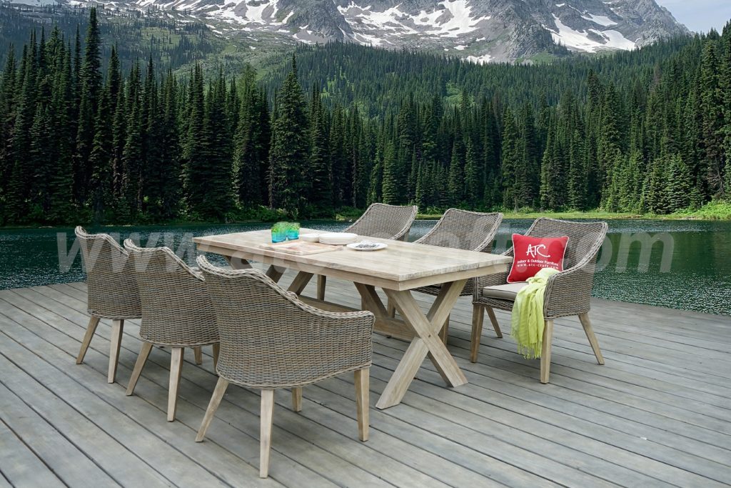 Minimalist outdoor dining set
