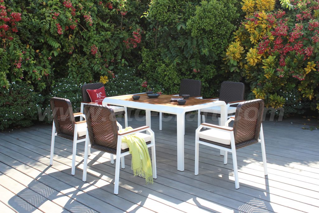 How to choose and buy high quality outdoor furniture