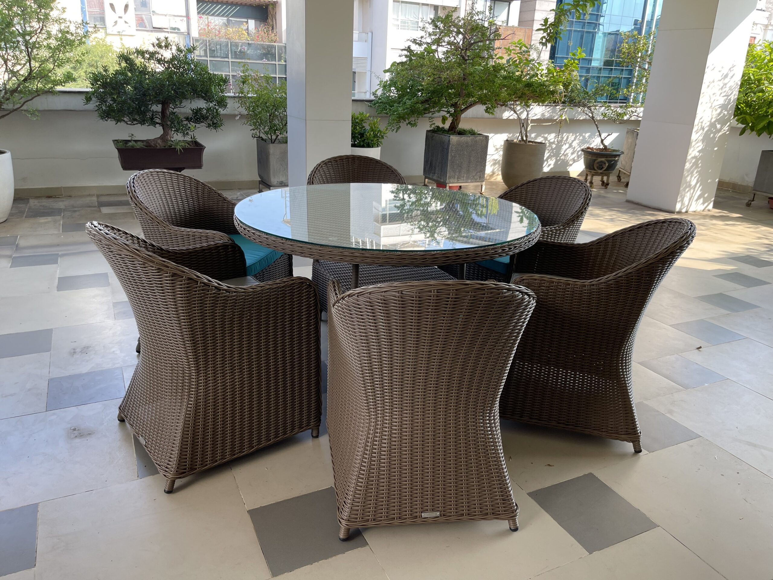 Outdoor resin rattan dining set with 6 chairs